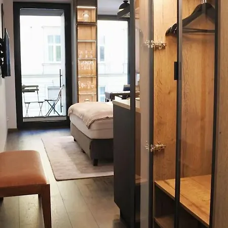 Boutique 108 - Old City, Luxury Apt. With A Garage Kraków Zewnętrze zdjęcie