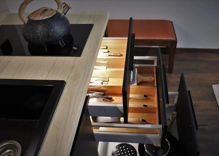 Boutique 108 - Old City, Luxury Apt. With A Garage